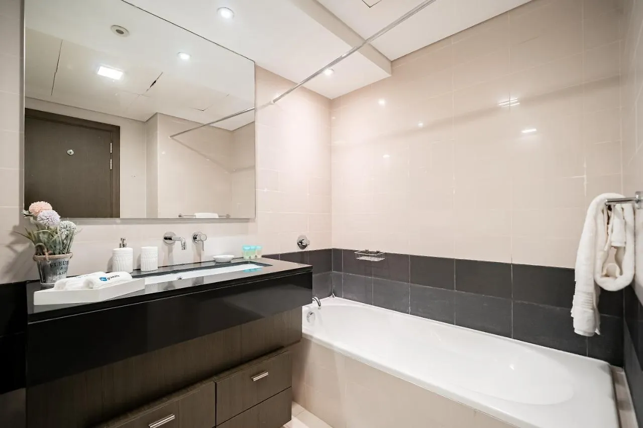 شقة دبي  في Higuests - Designer Apt With Panoramic View Near Burj Khalifa الإمارات العربية المتحدة